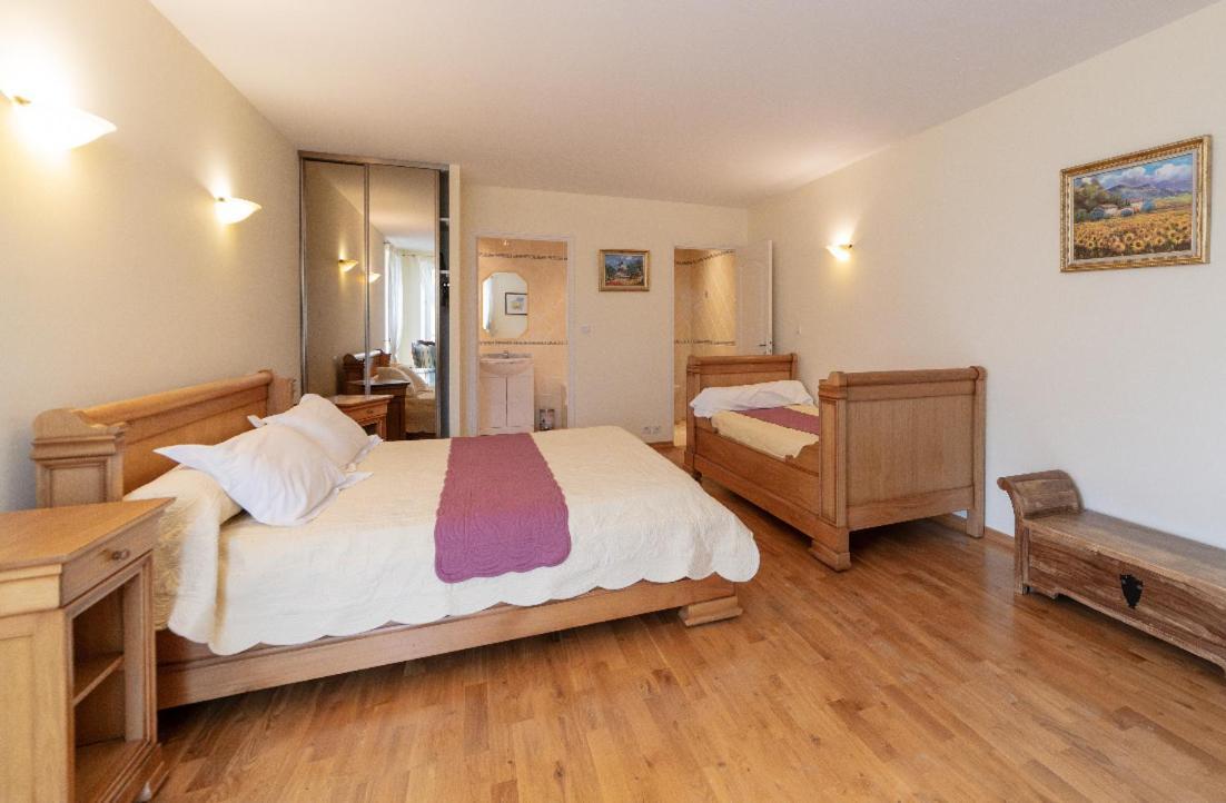 לינה וארוחת בוקר Montigny-la-Resle Chambre D'Hotes Le Val Du Chapelain מראה חיצוני תמונה