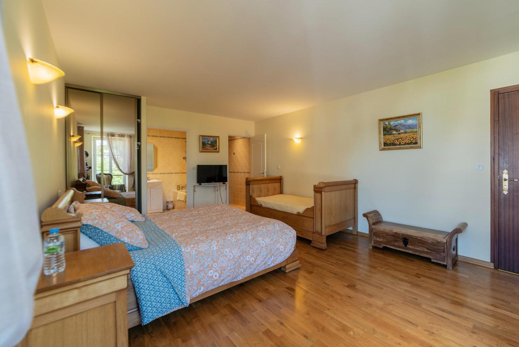 לינה וארוחת בוקר Montigny-la-Resle Chambre D'Hotes Le Val Du Chapelain חדר תמונה