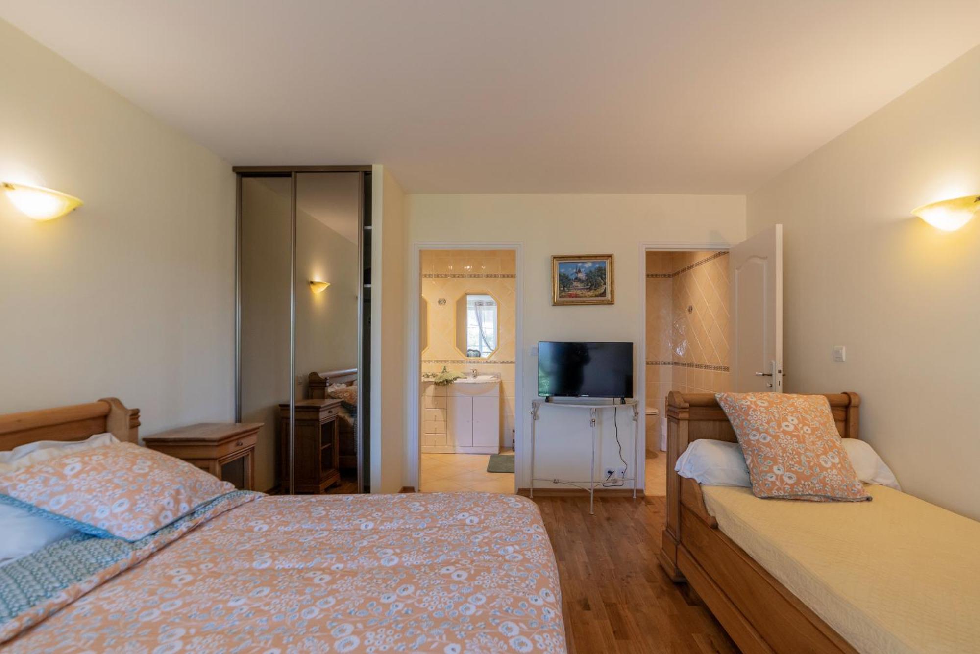 לינה וארוחת בוקר Montigny-la-Resle Chambre D'Hotes Le Val Du Chapelain חדר תמונה