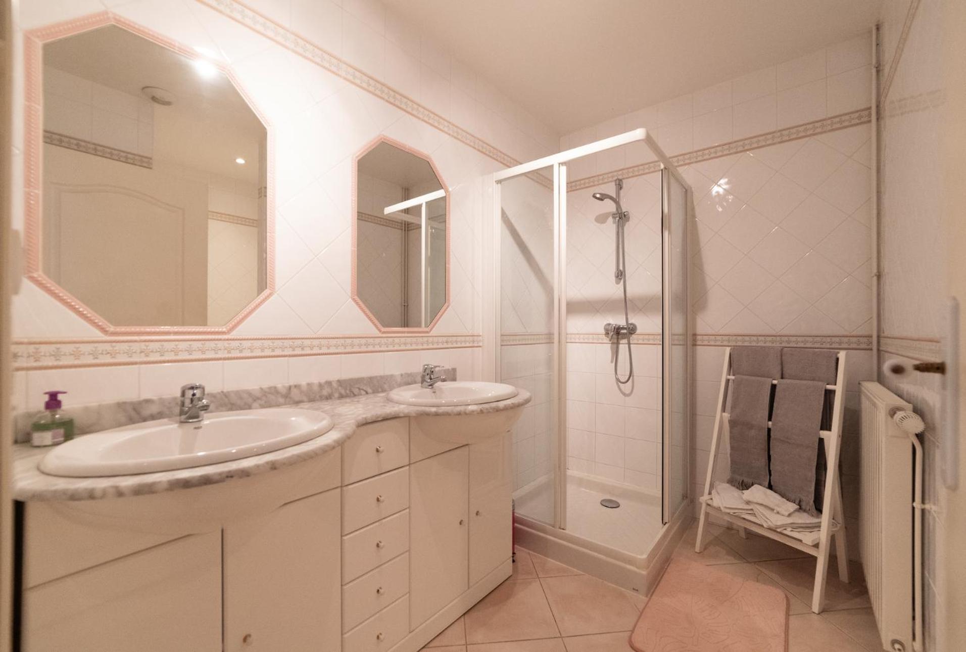 לינה וארוחת בוקר Montigny-la-Resle Chambre D'Hotes Le Val Du Chapelain מראה חיצוני תמונה