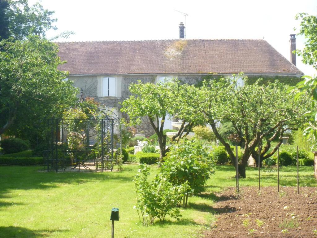 לינה וארוחת בוקר Montigny-la-Resle Chambre D'Hotes Le Val Du Chapelain מראה חיצוני תמונה